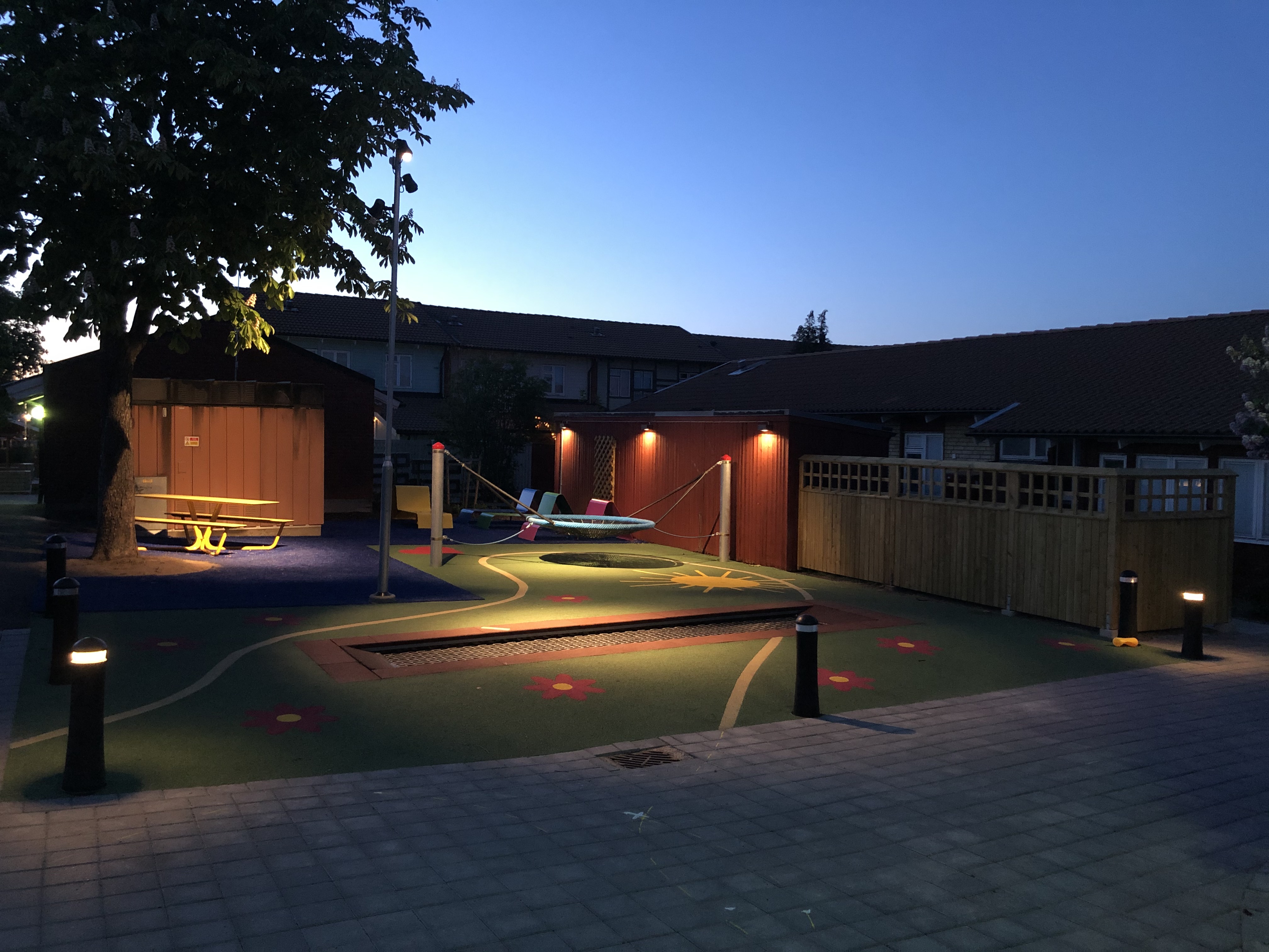 Lilla Lekplatsen i skymmning.jpg