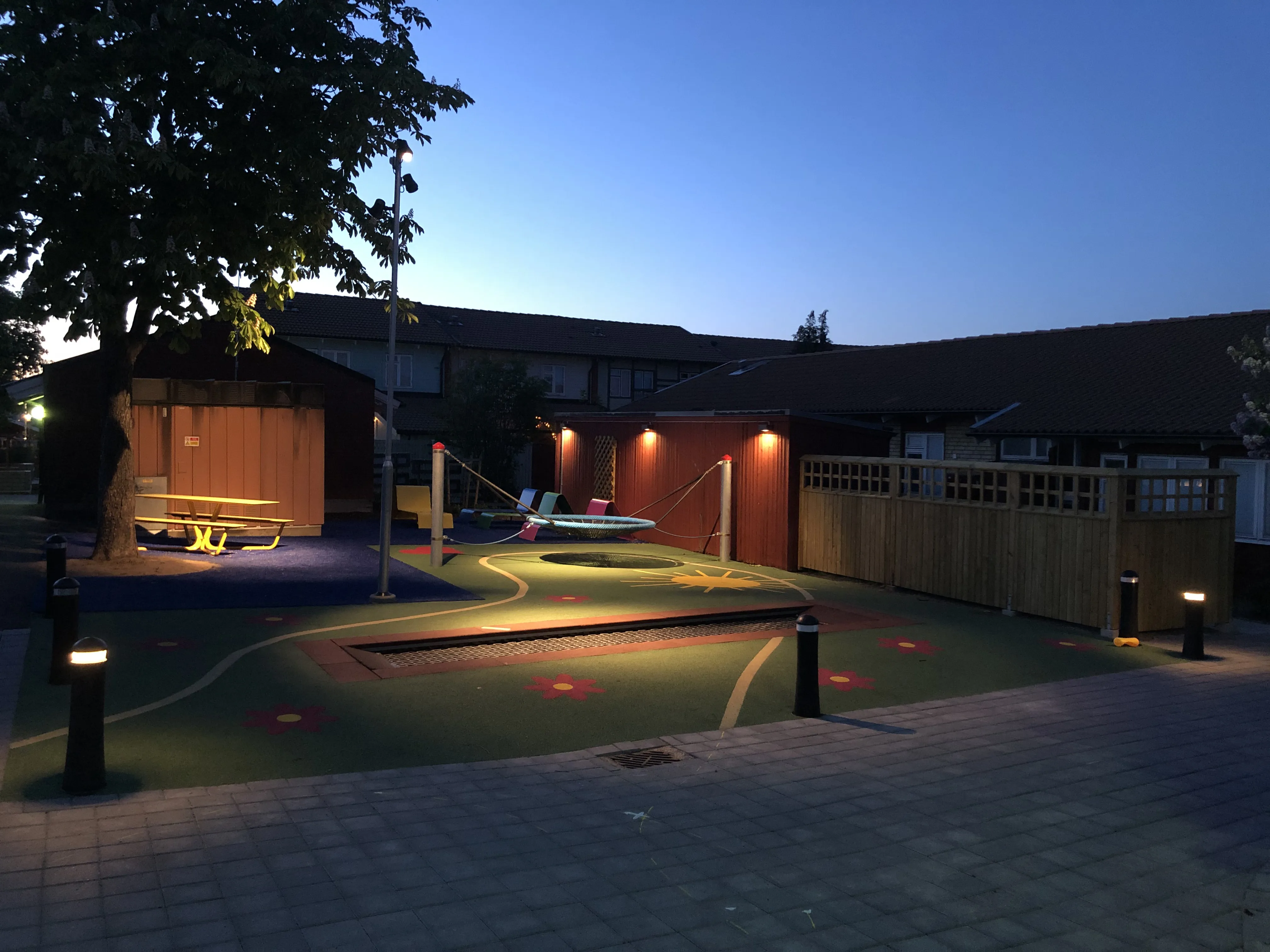 Lilla Lekplatsen i skymmning.jpg