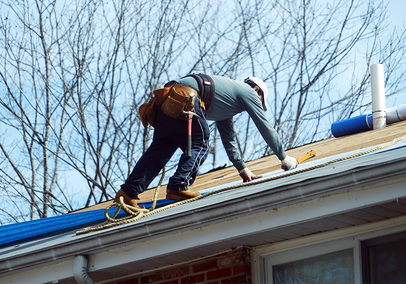 Hantverkare på tak