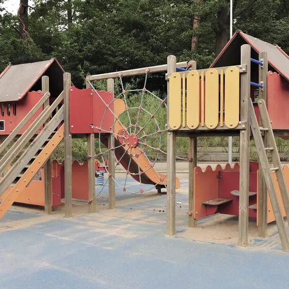 Lekplats i trä