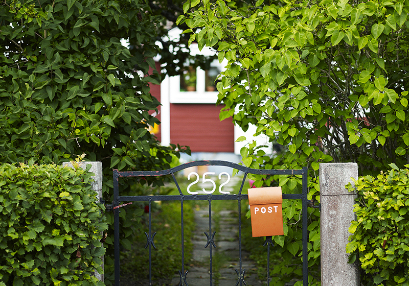 Grind postlåda sommar