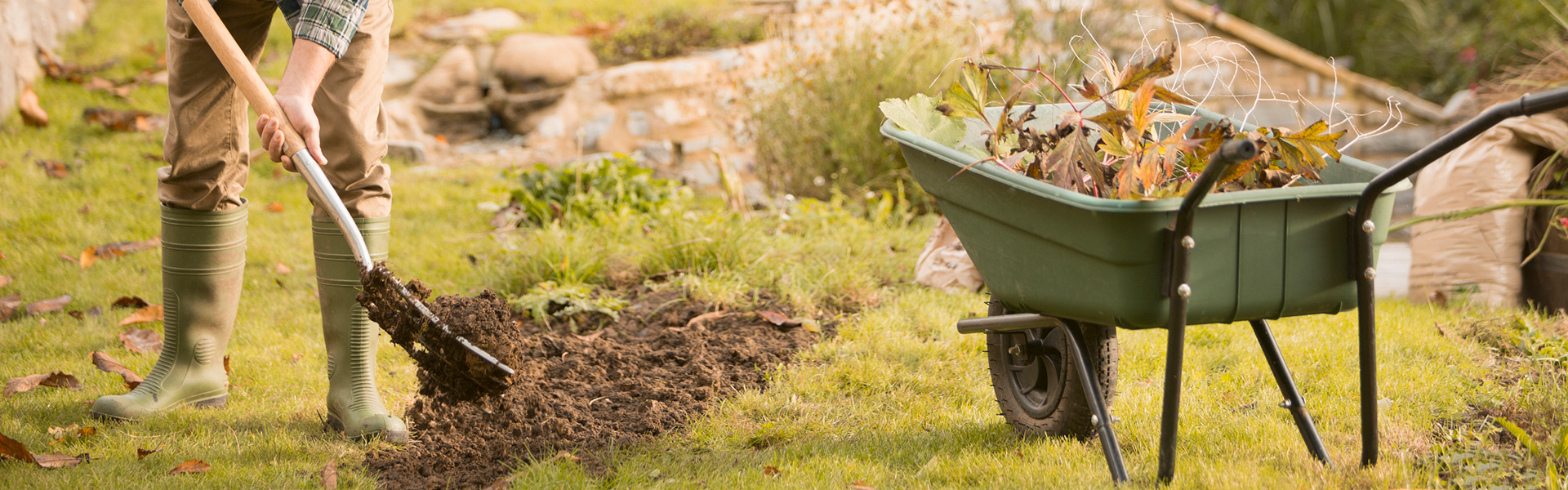 Höstlöv i skottkärra